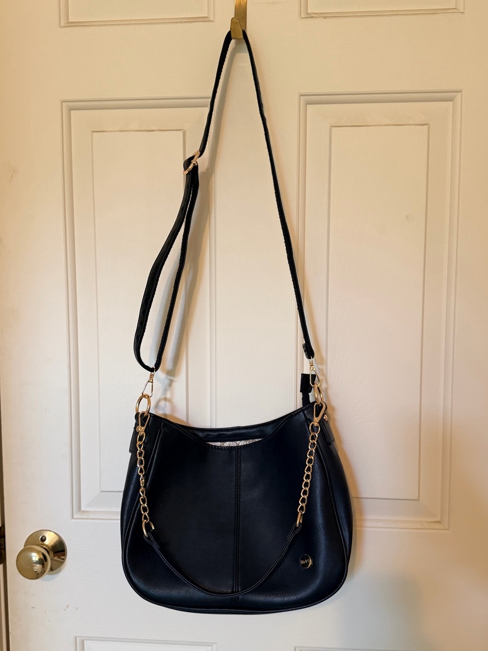 modern+chic Marissa Saddle Crossbody with Shoulder Strap - black with gold chain
